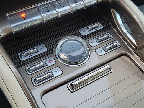 Certified 2024 Lincoln Nautilus Black Label image 25