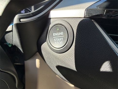Used 2022 Ford Escape SE image 29