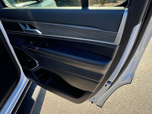 Used 2024 Jeep Wagoneer Series III image 21