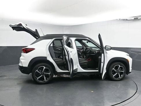 Used 2023 Chevrolet TrailBlazer RS w/ Sun and Liftgate Package image 38