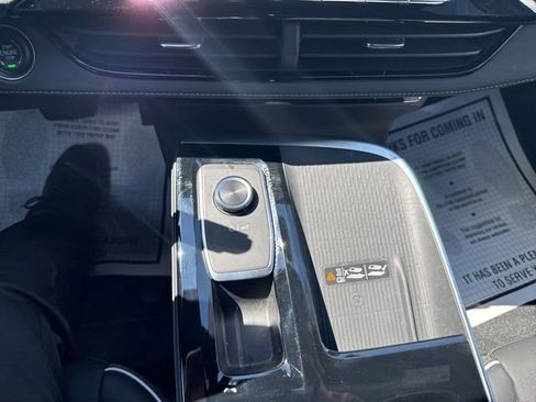 Used 2025 Buick Enclave Preferred FWD image 13