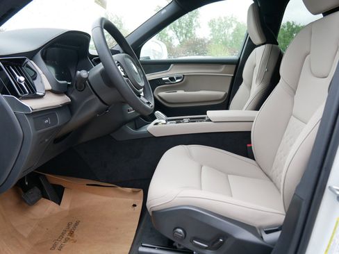 New 2025 Volvo XC90 B5 Core image 5