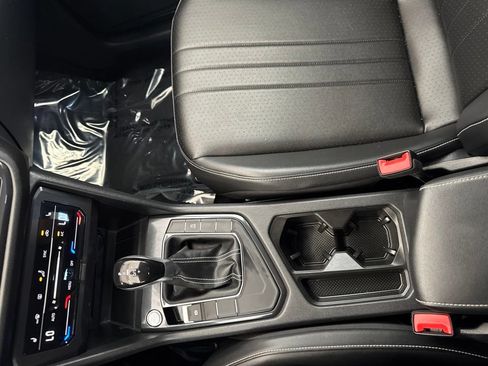 Certified 2023 Volkswagen Tiguan SE FWD image 20