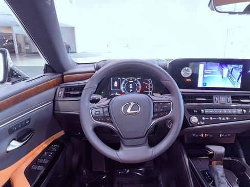 Certified 2024 Lexus ES 350 w/ Premium Package image 17