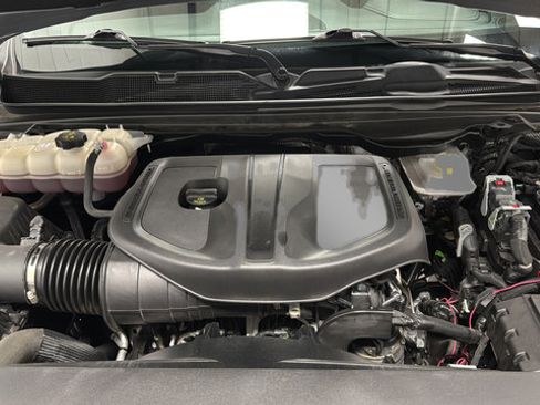 Used 2025 RAM 1500 Laramie w/ Sport Appearance Package AWD/4WD image 28