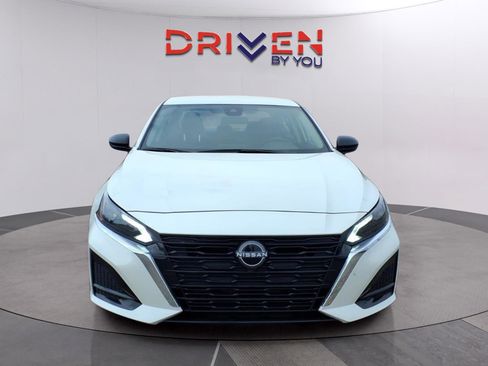 Used 2024 Nissan Altima 2.5 SV image 10