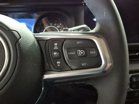 Used 2026 Jeep Wrangler Unlimited Sahara AWD/4WD image 18