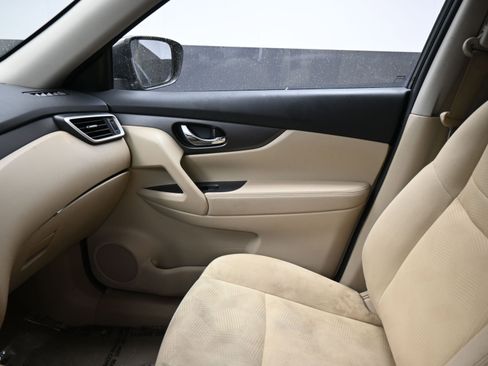 Used 2015 Nissan Rogue S w/ S Family Package image 12
