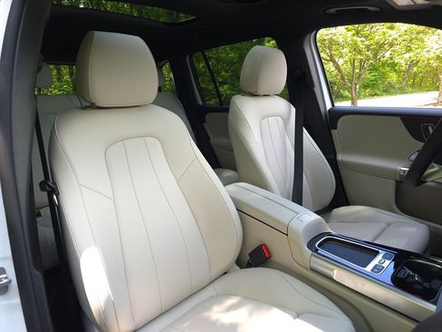 Used 2025 Mercedes-Benz EQB 300 4MATIC image 22