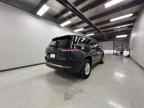 Used 2023 Jeep Grand Cherokee Laredo image 8