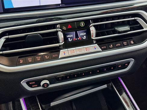 Used 2020 BMW X7 M50i w/ Dynamic Handling Package image 19