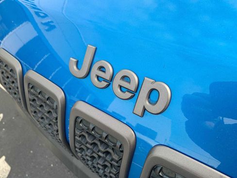 Used 2019 Jeep Cherokee Trailhawk w/ Cold Weather Group image 30