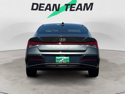 Certified 2025 Hyundai Elantra Limited FWD image 7