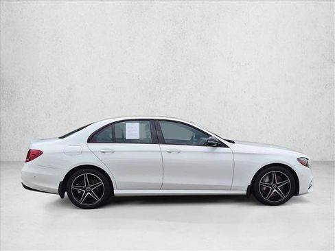 Certified 2018 Mercedes-Benz E 300 4MATIC image 4