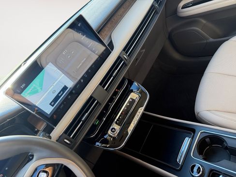 Used 2024 Lincoln Corsair Grand Touring image 4