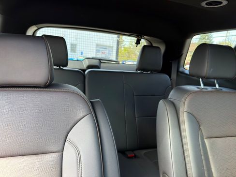 Used 2023 Chevrolet Traverse High Country FWD image 28