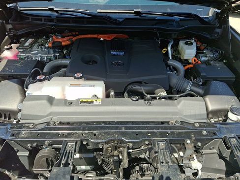 Used 2024 Toyota Tundra Capstone AWD/4WD image 29