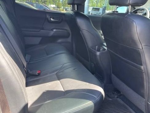 Used 2020 Toyota Tacoma TRD Off-Road w/ TRD Premium Off Road Package AWD/4WD image 26