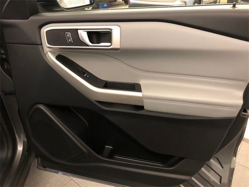 Used 2022 Ford Explorer XLT w/ Equipment Group 202A image 33