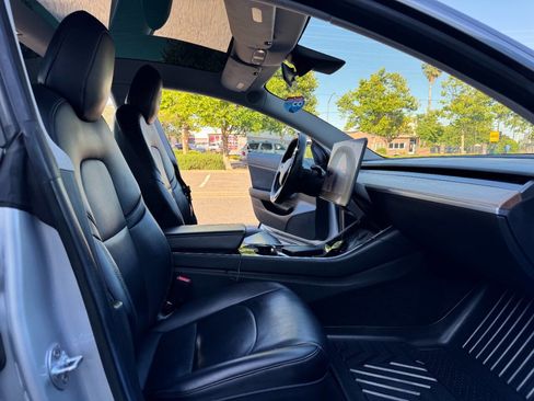 Used 2018 Tesla Model 3 Long Range RWD image 10