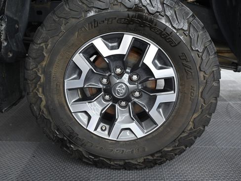 Used 2020 Toyota Tacoma TRD Off-Road image 43