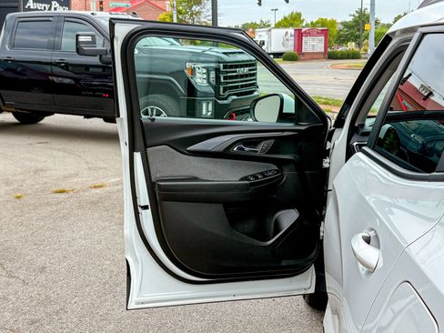 Used 2023 Chevrolet TrailBlazer LT w/ Convenience Package AWD/4WD image 14