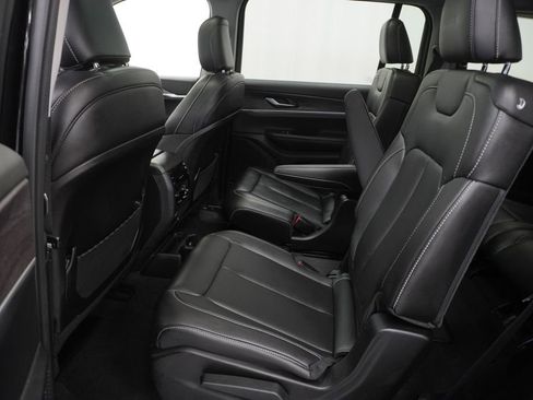 Used 2023 Jeep Grand Cherokee L Limited image 17