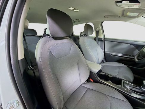 Used 2025 Kia K4 FWD image 28
