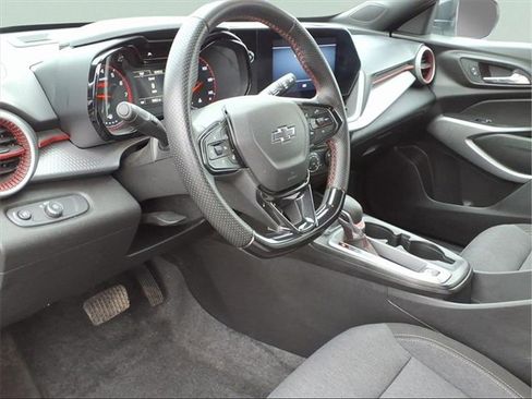 Used 2024 Chevrolet Trax RS image 8