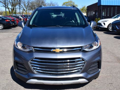 Used 2019 Chevrolet Trax LT w/ LT Convenience Package FWD image 3