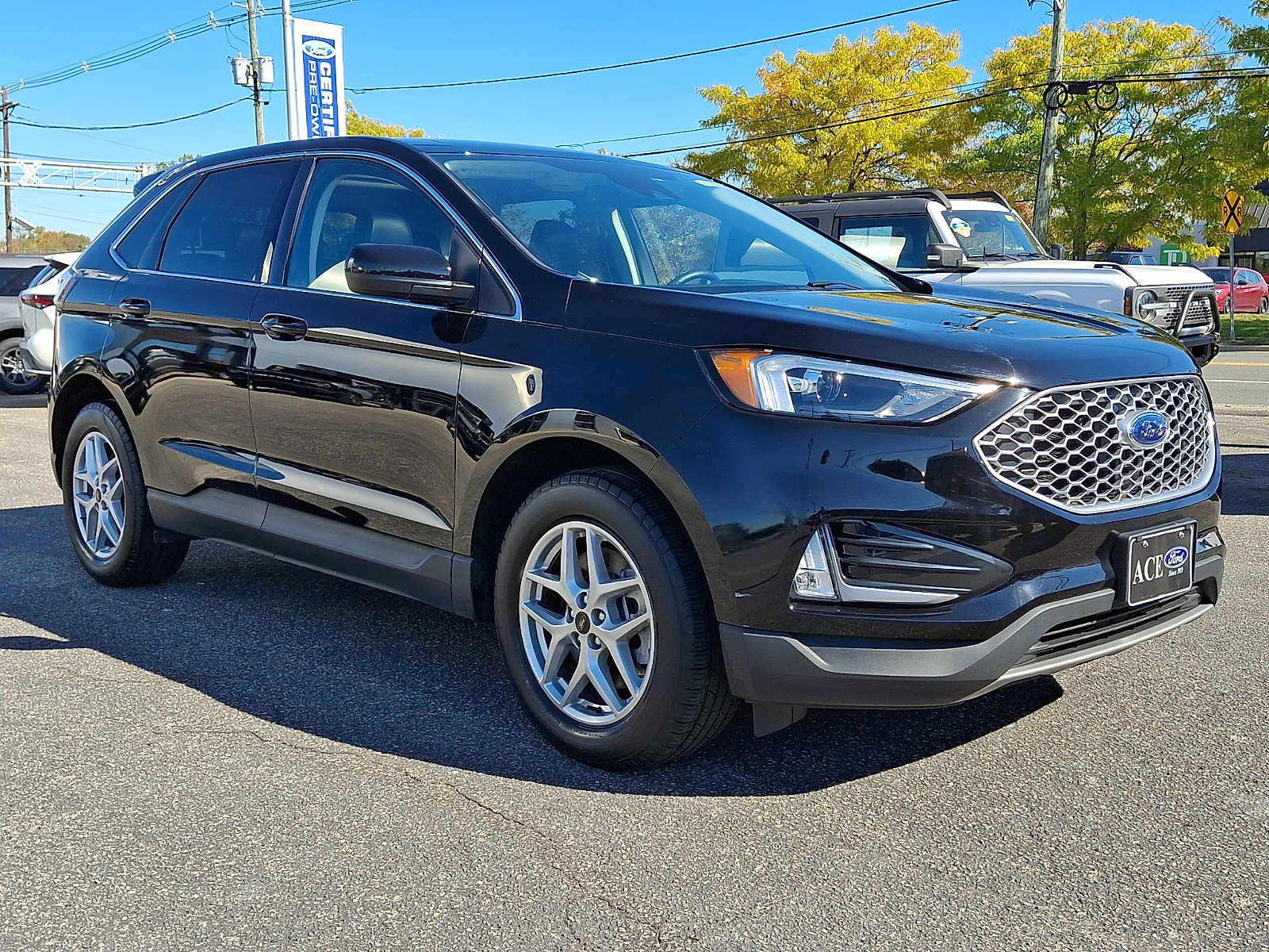 Certified 2024 Ford Edge SEL w/ Convenience Package AWD/4WD image 3