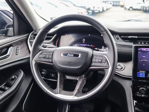 Used 2022 Jeep Grand Cherokee L Limited AWD/4WD image 14