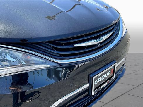 Used 2018 Chrysler Pacifica Limited w/ Advanced Safetytec Group FWD image 28