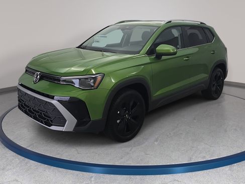 New 2026 Volkswagen Taos SE FWD image 1