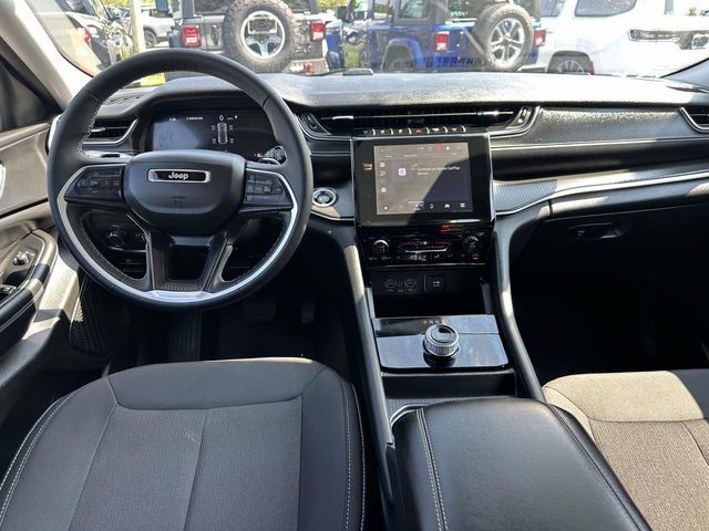Certified 2023 Jeep Grand Cherokee Laredo X AWD/4WD image 9