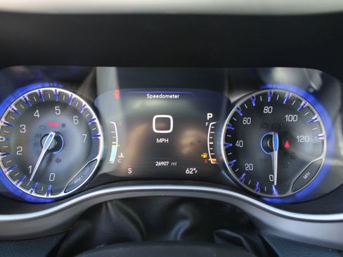 Used 2025 Chrysler Pacifica Select FWD image 27