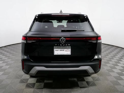 Certified 2025 Volkswagen Tiguan S w/ 18" Wheel Package image 25