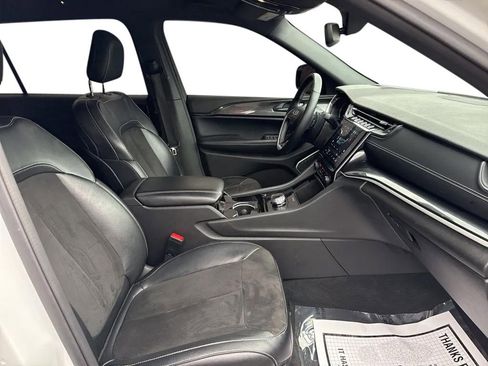 Used 2022 Jeep Grand Cherokee L Laredo image 14