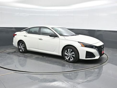 Used 2025 Nissan Altima 2.5 S FWD image 5