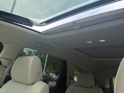 Used 2023 Buick Enclave Avenir w/ Avenir Technology Package AWD/4WD image 6