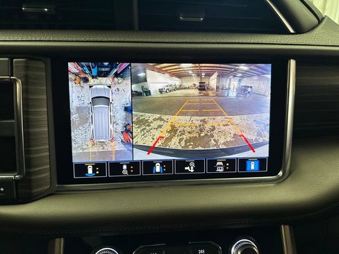 Used 2021 GMC Yukon Denali w/ Denali Ultimate Package AWD/4WD image 26