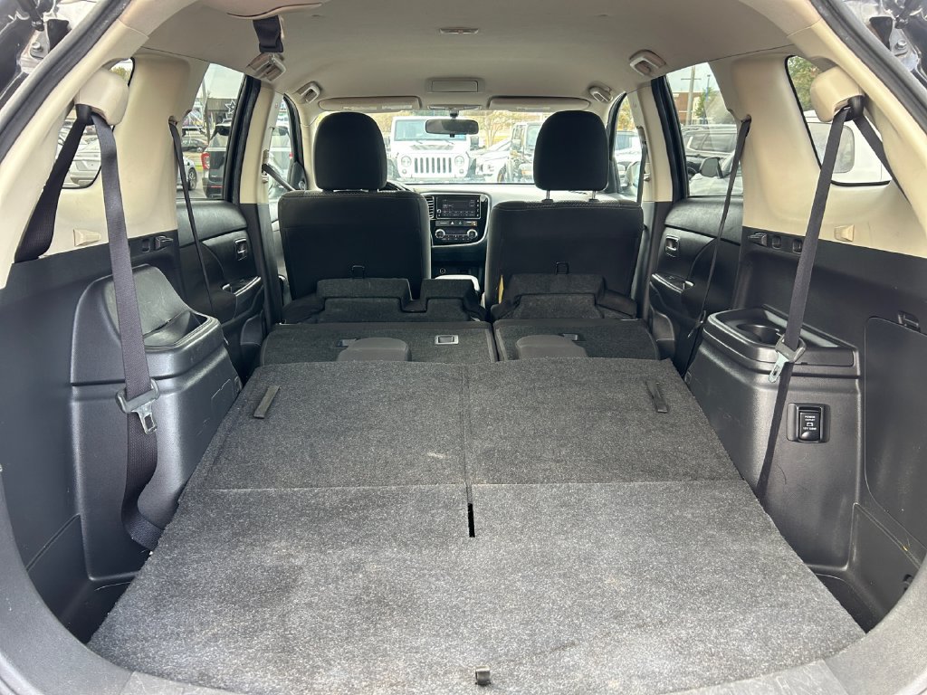 Used 2018 Mitsubishi Outlander SE AWD/4WD image 31