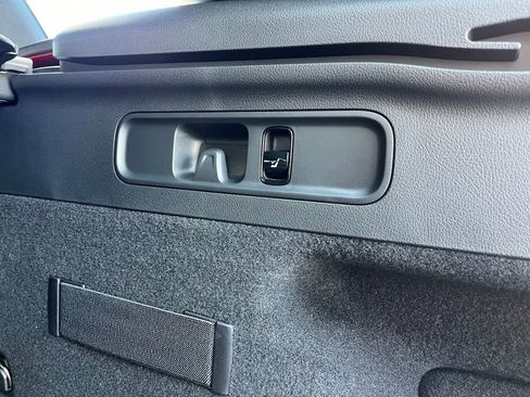 Used 2025 Mercedes-Benz GLC 43 AMG 4MATIC image 57