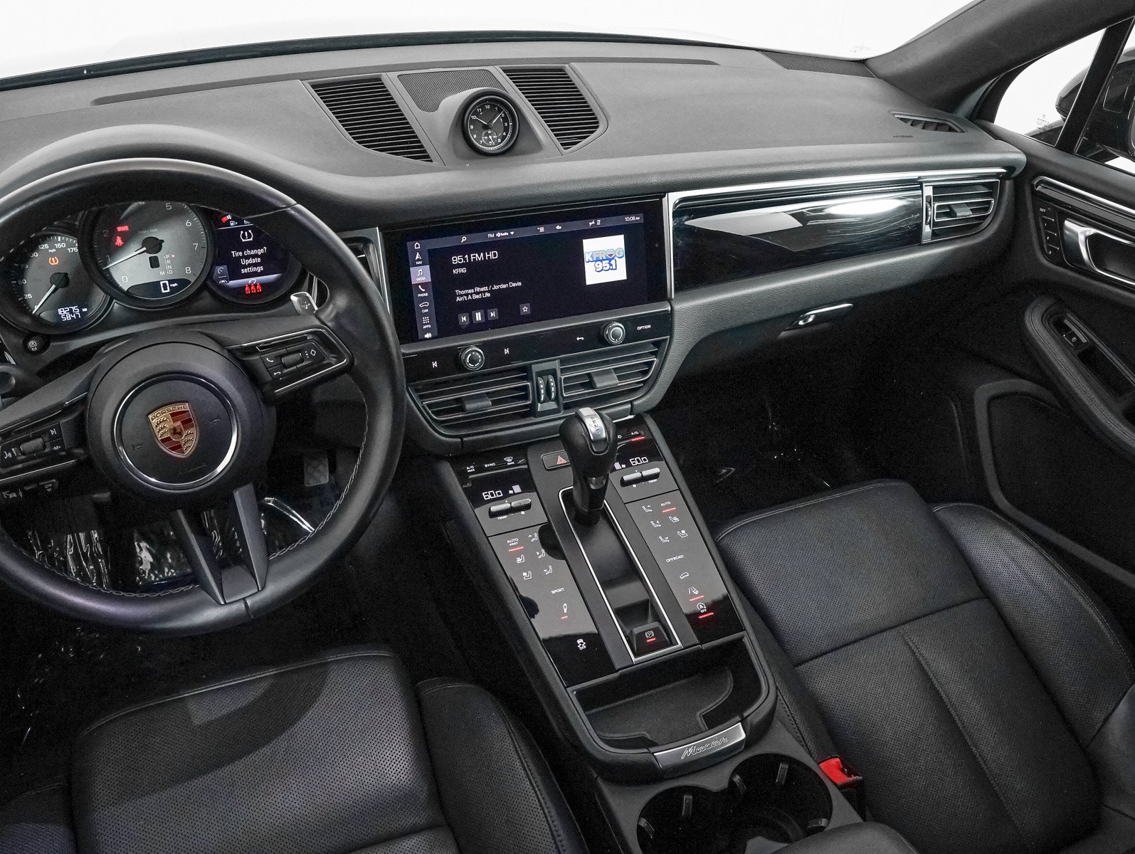 Certified 2024 Porsche Macan S AWD/4WD image 17