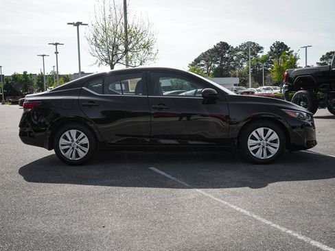 Used 2024 Nissan Sentra S FWD image 12