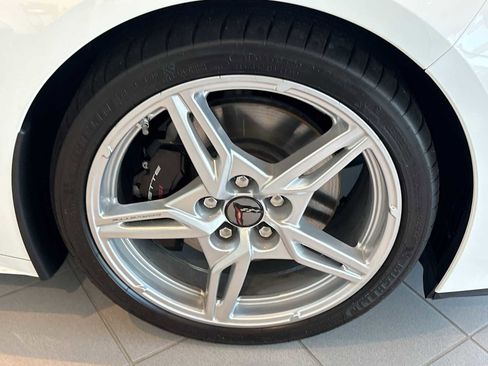 Used 2024 Chevrolet Corvette Stingray Preferred Cpe w/ Z51 Performance Package RWD image 29