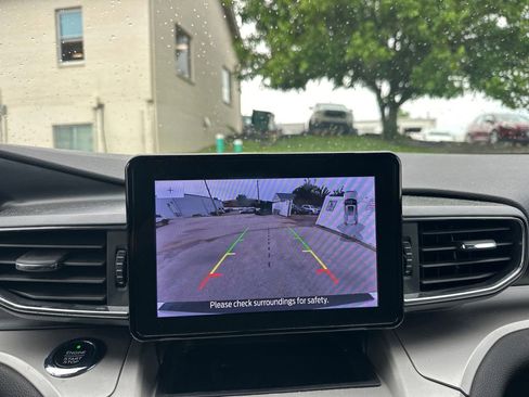 Used 2020 Ford Explorer XLT w/ Equipment Group 202A AWD/4WD image 20
