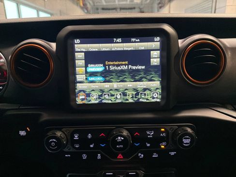 Used 2020 Jeep Gladiator Mojave AWD/4WD image 7