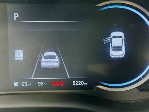 Used 2025 Genesis G70 2.5T image 16