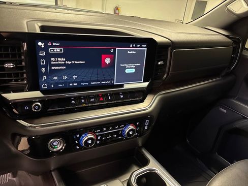 Used 2024 GMC Sierra 1500 SLT w/ SLT Convenience Package image 40